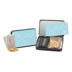 Let's Connect 100 Vragenspel In Blik Met Nootjes En Etiket - Verpleging -Casa del Ringraziamento A6BLIK LETSCONNECT PINDA 1 cef1b2f8 7b50 4762 babf efdf578123cf