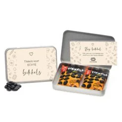 Tikkels Voor Bikkels In Bewaarblik - Verpleging 8 Tikkels Voor Bikkels In Bewaarblik - Verpleging -Casa del Ringraziamento A6BLIK TIKKKELS ZILVER 2 5d5c21d7 2052 4ee3 80a2 cecd52ea666e