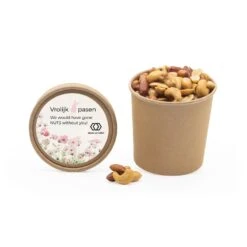 Kraftbeker Met Nootjes En Eigen Etiket - Pasen